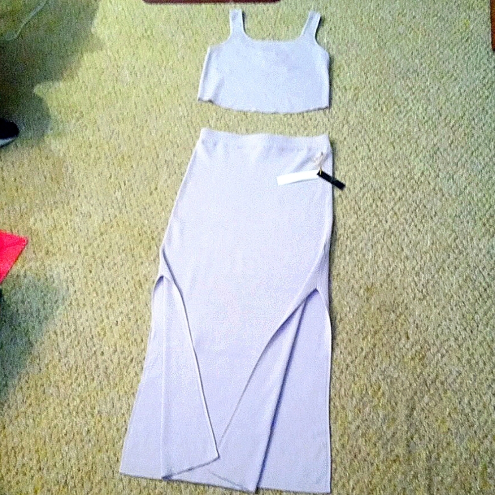Women's purple Eli tahari limited edition two-piece shirt set with 2 slits.